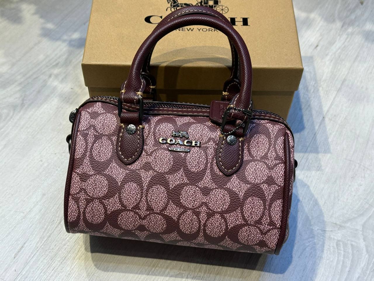 COACH 
Speedy 
18cm
95 dhs❤️ 

with Box
🎁🎁🎁

Zain44
♥️♥️♥️