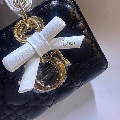 DIOR 

NEW CAME 

HIGH QUALITY 

WITH BOX 
135 dhs🇦🇪🇦🇪

Zain295
♥️♥️♥️