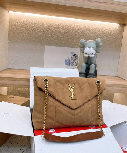 YSL
90 dhs🪙🌨️

size：24cm
Good quality 


with box
🎁🎁🎁

Zain35
♥️♥️♥️