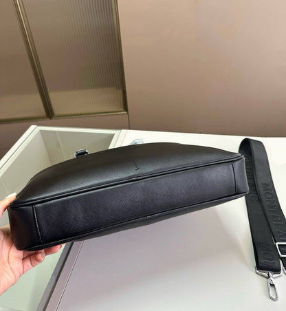 Montblanc 
Laptop bag 

copy one 
new came 
265 dhs🇦🇪🇦🇪

Zain295
♥️♥️♥️
