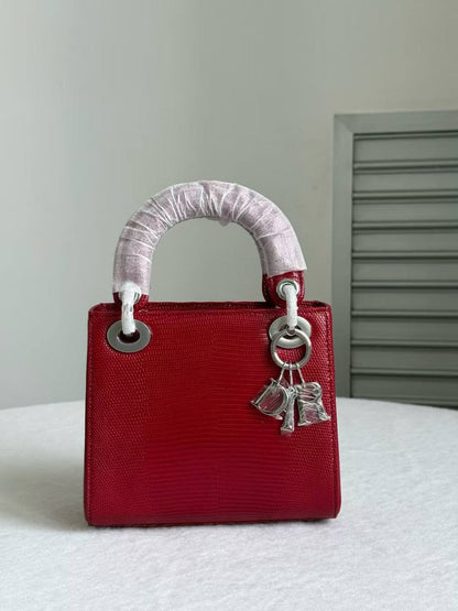 Pre order ❤️
Dior Mini Lady Ombre Lizard Bag featuring a distinct white and gray color gradient❤️❤️
For Price 👇 WhatsApp✅
0568585901 
0507557372
0552275751 Owner Zain 👌

Zain71
♥️♥️♥️