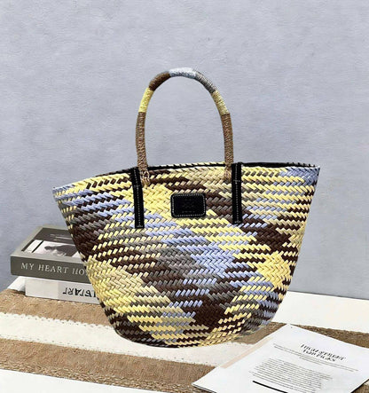 LOEWE 
BEACH BAG 
 GOOD QUALITY
110 dhs✅

Zain39
❣️❣️❣️