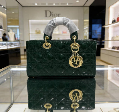 Dior
115 dhs🇦🇪
with box
🎁🎁🎁

Size:25/13/8

Zain07
♥️♥️♥️