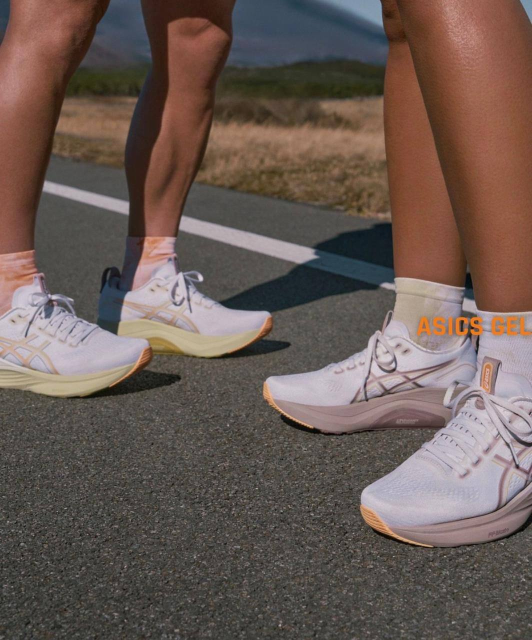 ASICS Gel Kayano 32 “white/ orange Glow” ,
size 40 to 45 , 
240 dhs💓

Zain196
♥️♥️♥️
