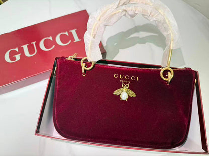 Gucci

115 dhs🇦🇪🇦🇪
have box

Zain07
♥️♥️♥️