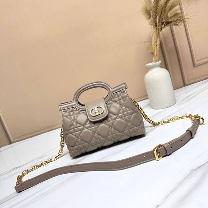 Dior 
Master🌺🌺
300 dhs✅
#17cm🩷🙋‍♂️

Zain228
♥️♥️♥️