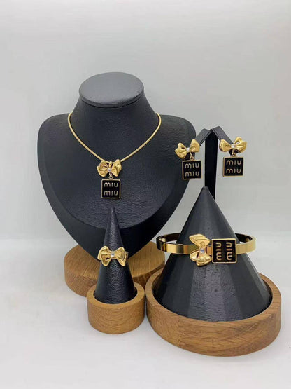 New sets

50 dhs

Zain45
♥️♥️♥️