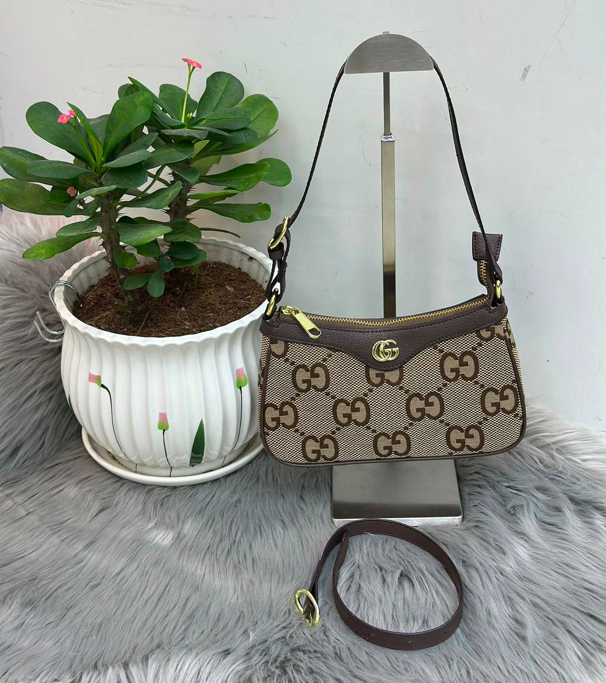 GUCCI
SIZE 24 CM    

90 dhs🇦🇪🇦🇪
Withbox

Zain244
♥️♥️♥️