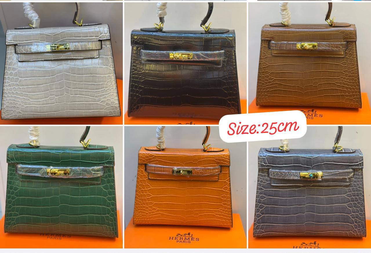 Hermes
Good quality 
Size 25cm
110 dhs✅
With box 📦🔥

Zain70
♥️♥️♥️