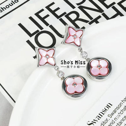 LV Earrings
Master quality 

50 dhs🪙💕 normal box 📦

Zain48
♥️♥️♥️