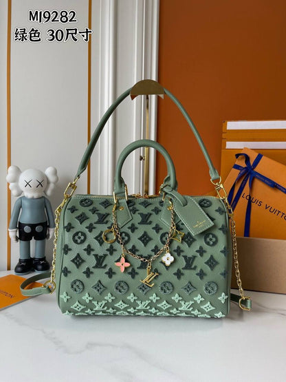 Lv Speedy 
Master🌺🌺
30cm  
310 dhs💓

Zain114
♥️♥️♥️