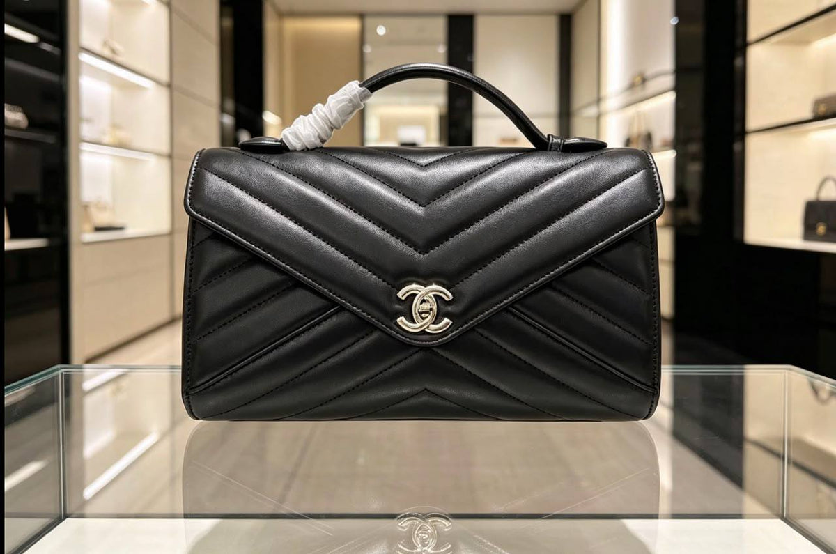 Chanel 
105 dhs✅✅
with box

Zain07
♥️♥️♥️