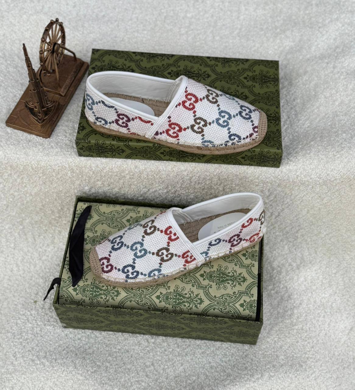 New.  Gucci shoes

   Size  .  36.  to 41

110 dhs💓

Zain80
♥️♥️♥️