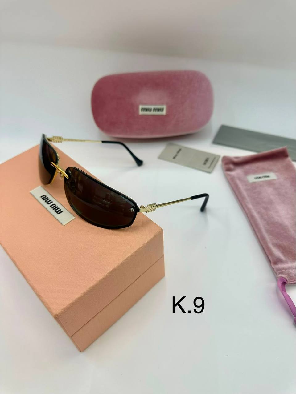 MIU MIU 
Sunglasses 🕶️ 
Copy one 💯
good quality 💯
With original boxes 🗃️ 

55 dhs 


Zain216