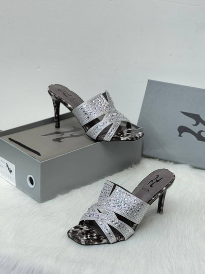 Gina 
115 dhs✅
size 36 to 41

Zain86
♥️♥️♥️
