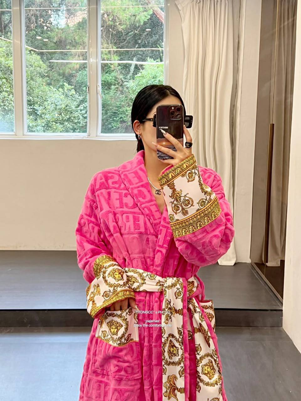 ه*New collections*                                                
VERSACE BATHROBE
*Super Master quality*
*Sizes:FREE SIZE*

750 dhs🇦🇪🇦🇪

Zain308
♥️♥️♥️