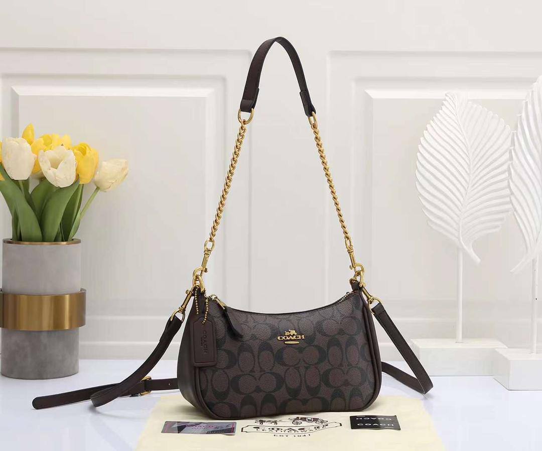 Coach
75 dhs✅
size 24×8×15cm

Zain42
Zain213
♥️♥️♥️