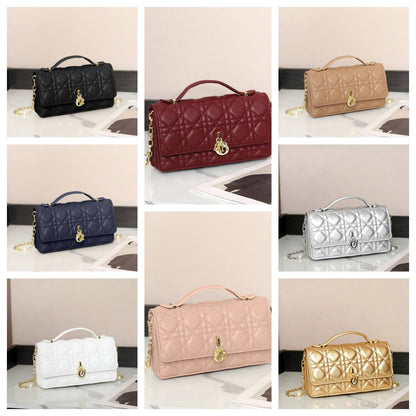 DIOR

Best quality 

with box

105 dhs🇦🇪🇦🇪

size 21CM
Zain290
♥️♥️♥️