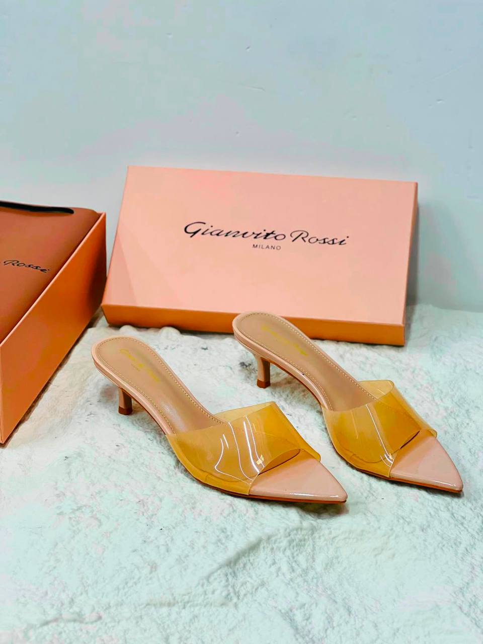 Gianvito Rossi
💯high quality
Size 36-37-38-39-40-41

110 dhs✅

Zain86
♥️♥️♥️