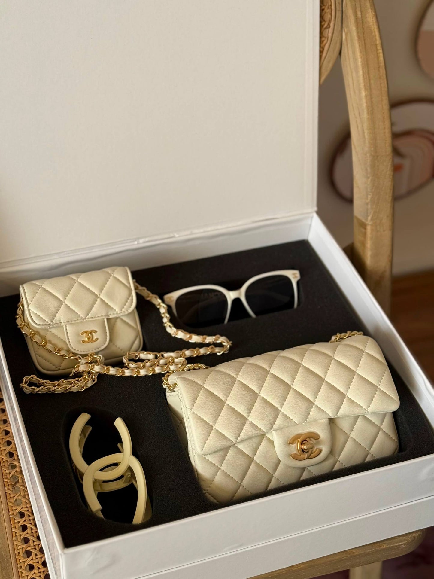 New Collection✨✨✨
CHANEL
20cm
440 dhs✅
*FULL SET(GIFT BOX)😍😍*
*MASTER QUALITY*
With box

Zain167
❣️❣️❣️