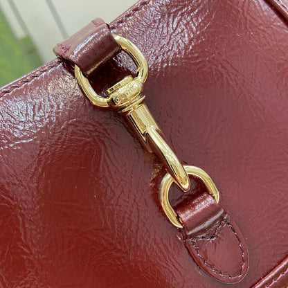 GUCCI 
COPY ONE 
OFFER  
WITH  DOUBLE BOX 
🎁🎁🎁

150 dhs🪙💕

Zain39
♥️♥️♥️