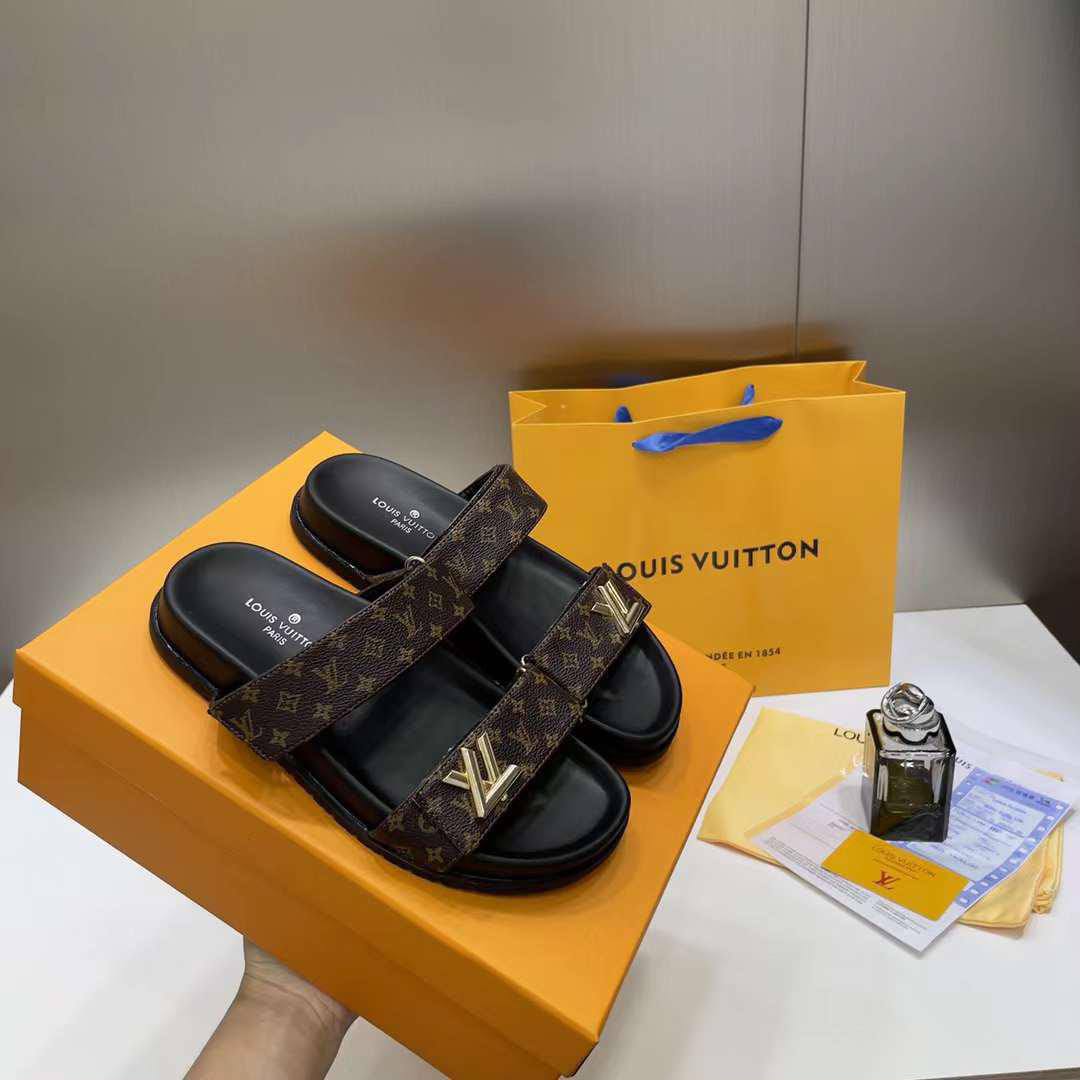 LV SLIPPER 
GOOD QUALITY 
105 dhs🇦🇪🇦🇪
Size 36 TO 41

Zain40
♥️♥️♥️