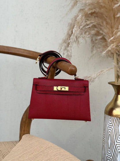 HERMES
19cm
360 dhs❣️
Top quality 
With box🎁

Zain167
♥️♥️♥️