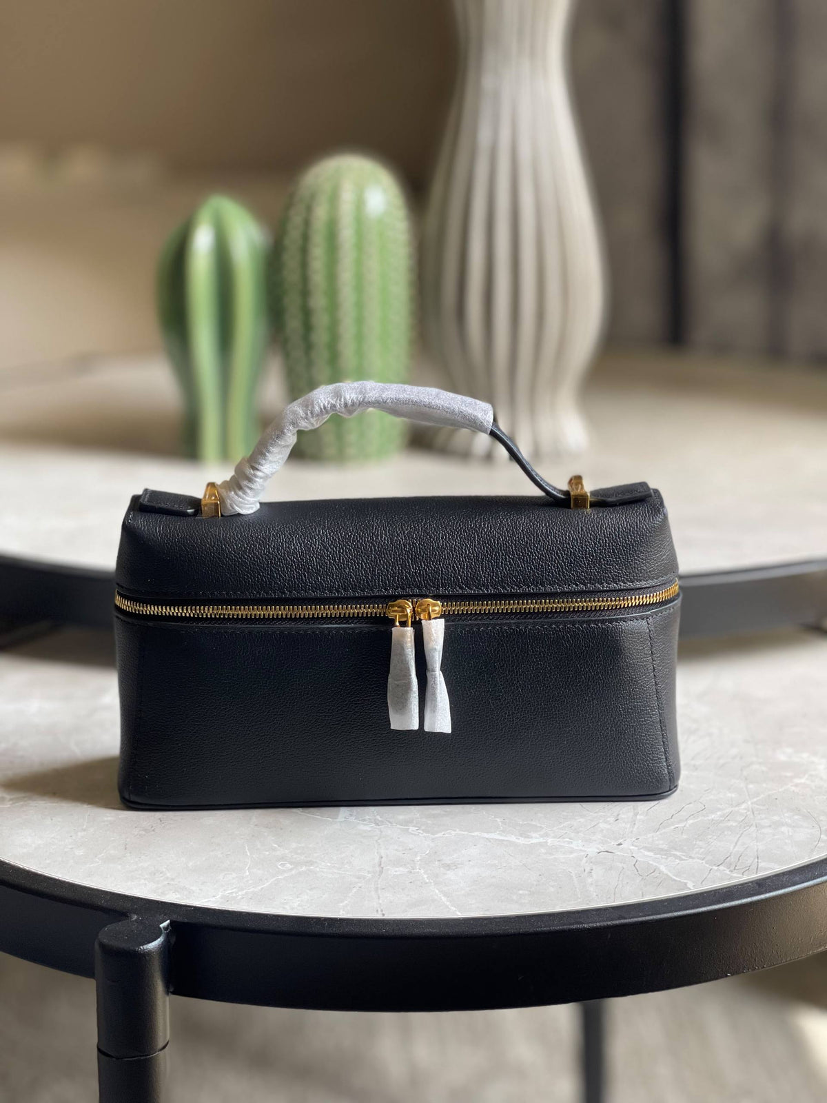 Loro piana ✨
Size:23Cm 💥
Available original box 📦 
With full packing 🎀🎀
Super high quality 💥💥

For Price 👇 WhatsApp✅
0568585901 
0507557372
0552275751 Owner Zain 👌

Zain283
♥️♥️♥️