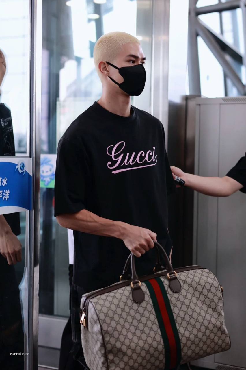 GUCCI 
TRAVELLING BAG 
 GOOD QUALITY 
120 dhs✅

Zain39
♥️♥️♥️
