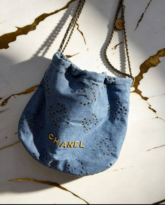 Chanel
95 dhs✅
with box
🎁🎁🎁

Size：30/30/8

Zain07
♥️♥️♥️