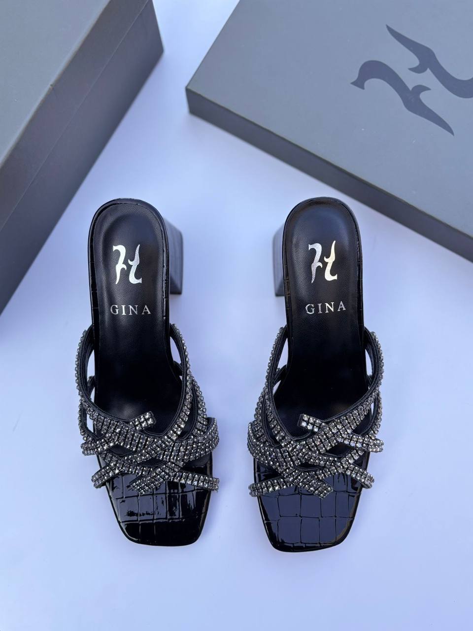 Gina 
120 dhs🪙🌺 
Size 36-42

Zain30
♥️♥️♥️