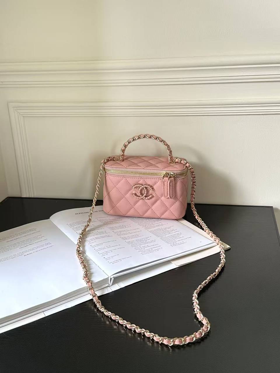 Chanel
withbox 
95 dhs🇦🇪🇦🇪

Zain143
♥️♥️♥️