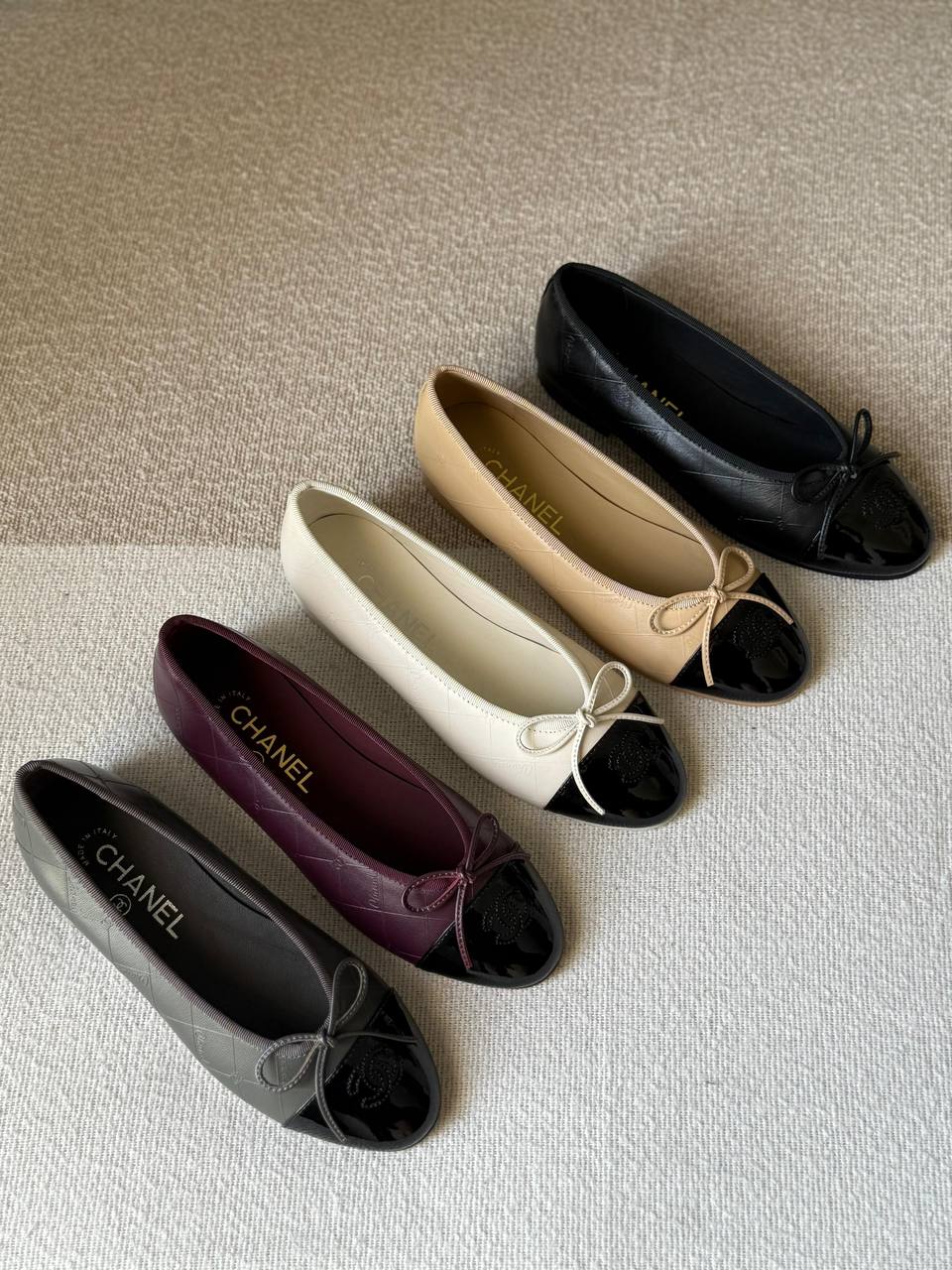 Chanel
Master Quality
Size 36 to 41
400 dhs✅

Zain288
♥️♥️♥️