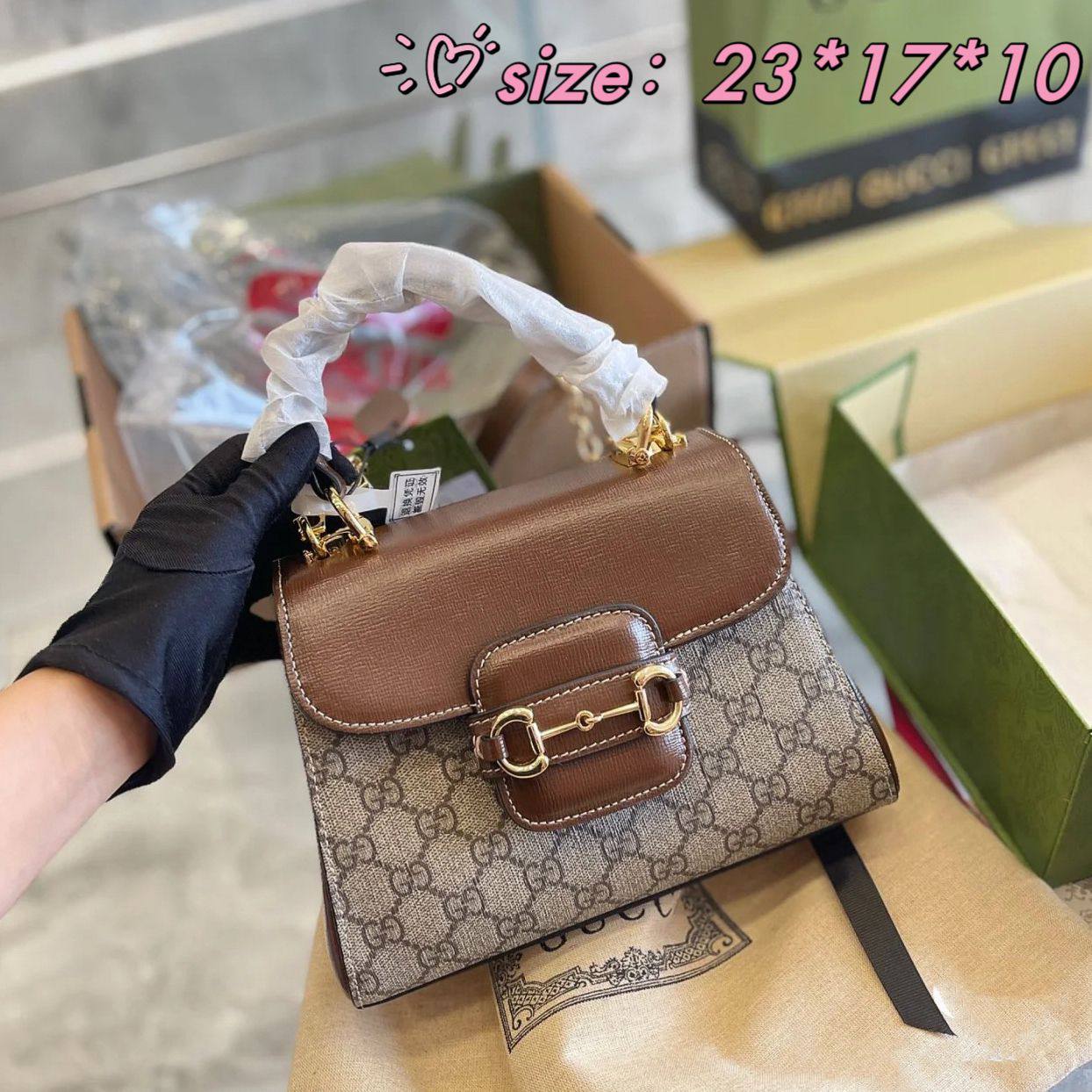 Gucci

✨✨NEW ✨✨

95 dhs🪙🪙

with box
🎁🎁🎁

Zain38
♥️♥️♥️