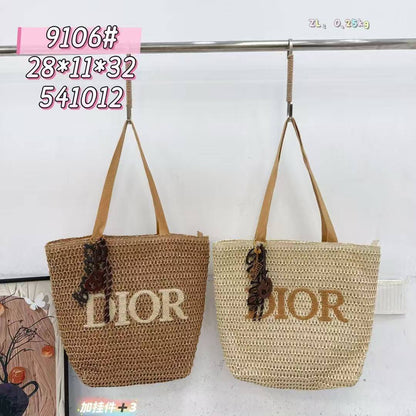 DIOR  
Size  28×11×32m
100 dhs🇦🇪🇦🇪

Zain04
♥️♥️♥️