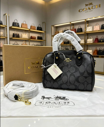Coach
90 dhs✅
with box 
Size:18*12*9

Zain07
♥️♥️♥️