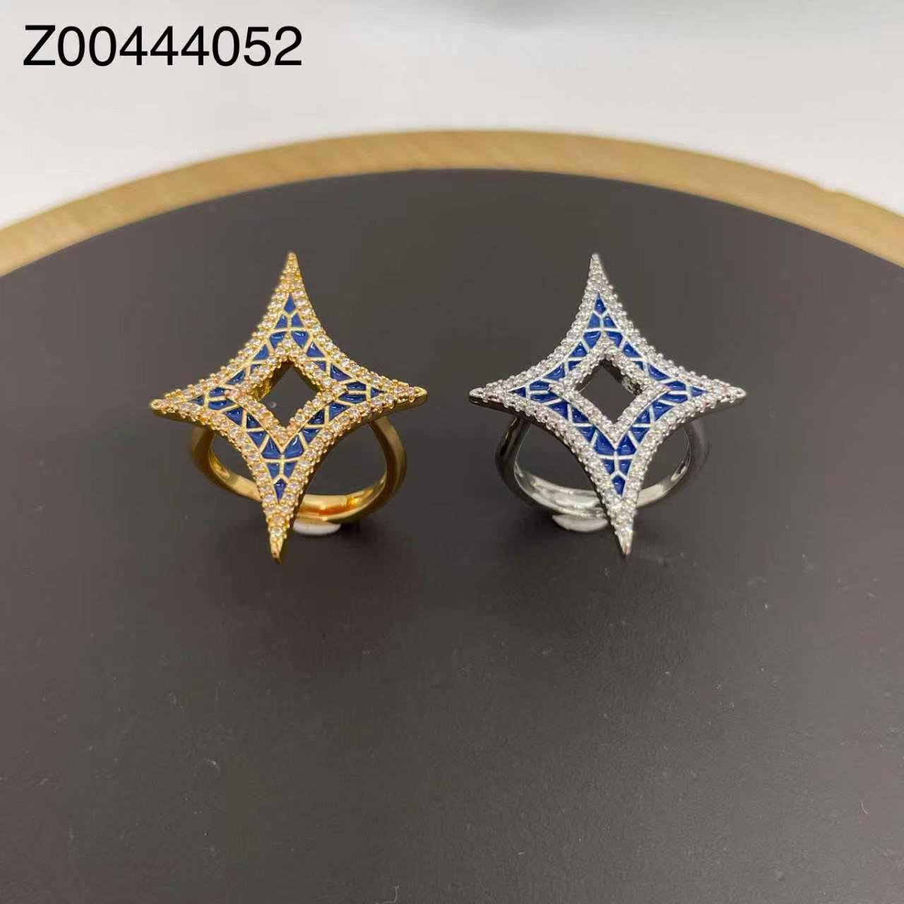 Ring 😍
Available size👇
7,8,9
good quality 💯
With brand boxes 🗃️ 
And paper bag 🛍️
35 dhs✅

Zain216
♥️♥️♥️