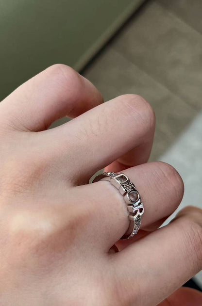 Dior ❤️‍🔥* 
Ring 💍 
Master quality 💯
With normal boxes 🗃️ 
45 dhs🪙🌨️
With master box 📦 
55 dhs🪙🌨️
Size 7/8/9

Zain216
♥️♥️♥️