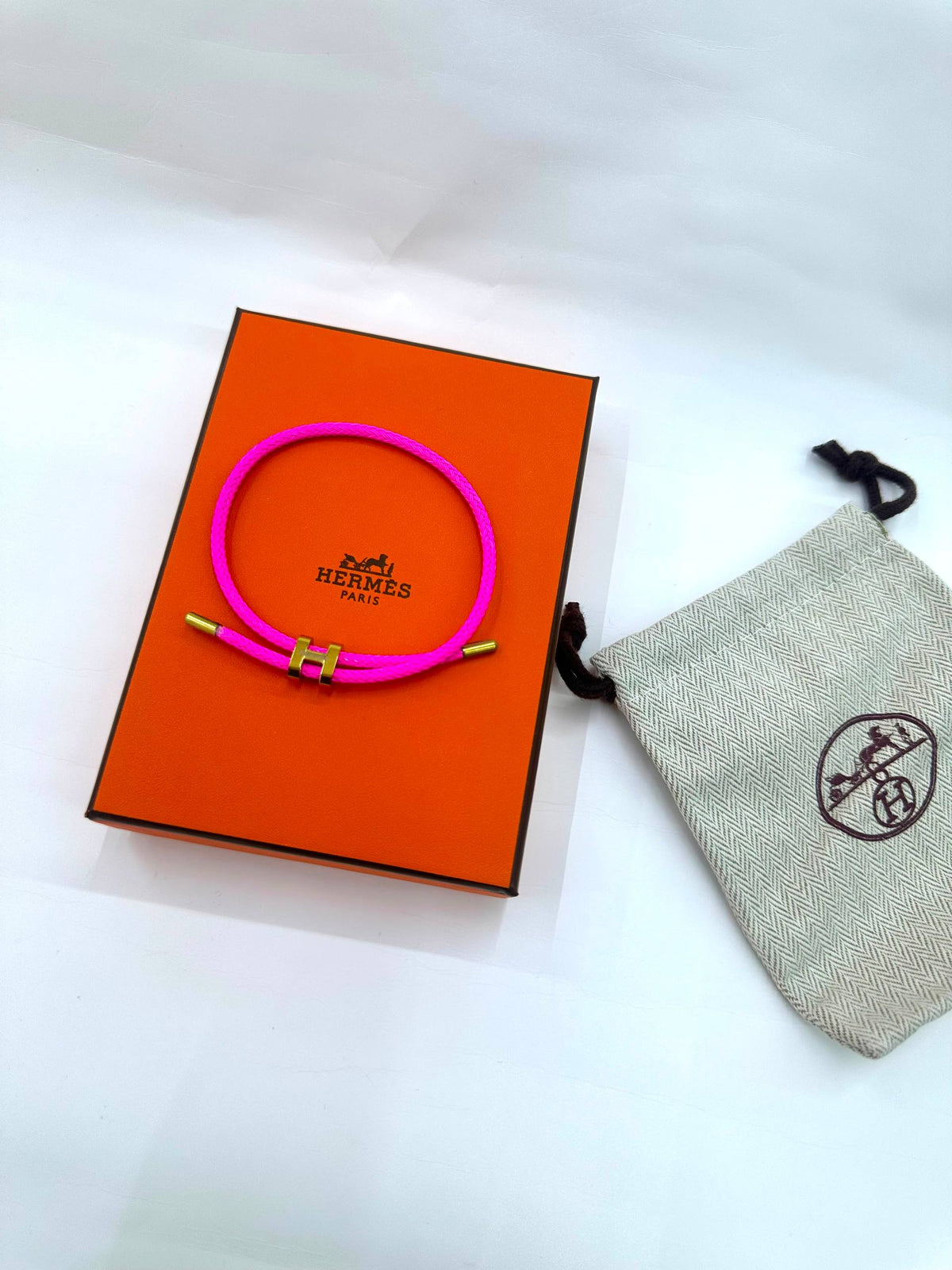 Hermes
Good quality 
Bracelet 
With black boxes
20 dhs🇦🇪🇦🇪

With normal boxes and 
Paper bag
30 dhs🇦🇪🇦🇪

With original boxes
40 dhs🇦🇪🇦🇪

Zain216
♥️♥️♥️