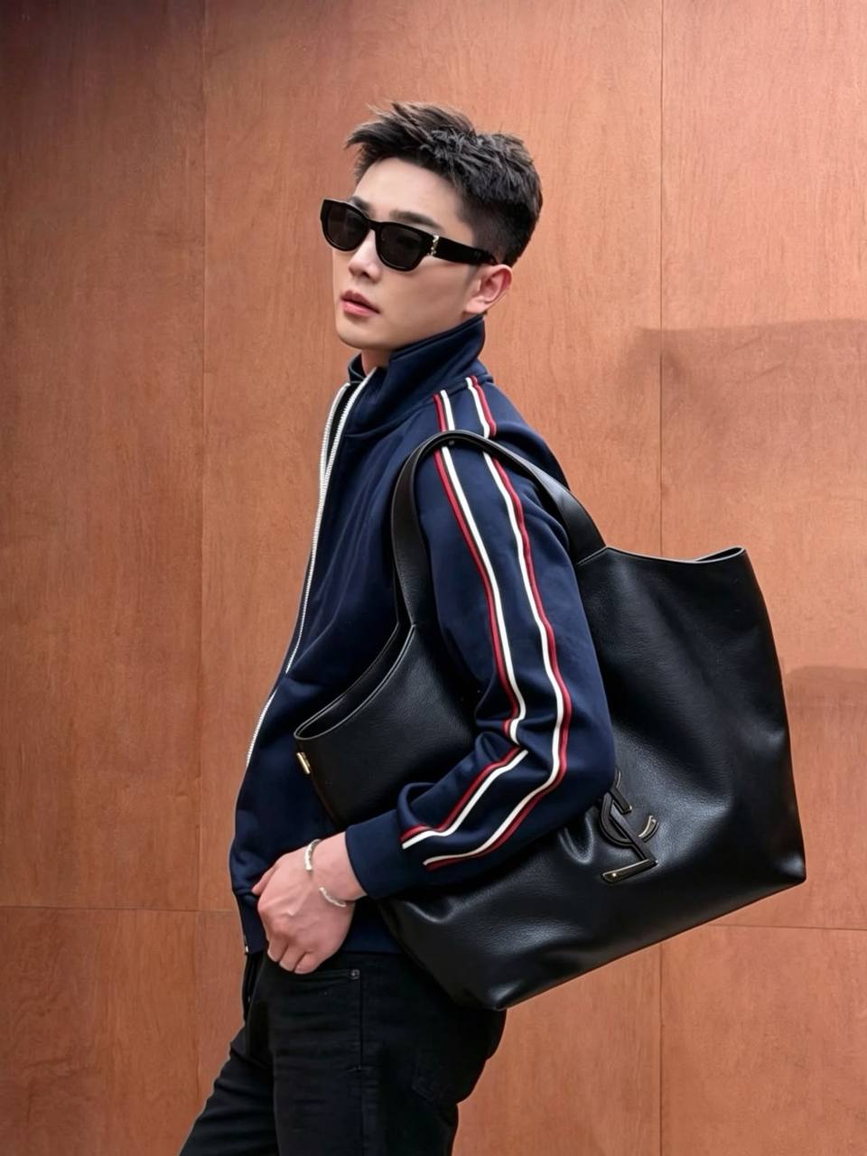 YSL
 MASTER QUALITY 
365 dhs🇦🇪🇦🇪
leather

Zain295
♥️♥️♥️
