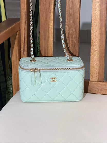CHANEL 
Super Master Quality ⚡️
Original Packing 🎁
Size 17Cm📏
For Price 👇 WhatsApp✅
0568585901 
0507557372
0552275751 Owner Zain 👌

Zain321
♥️♥️♥️