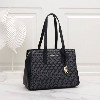 MK 
 GOOD QUALITY 
110 dhs💓

Zain39
♥️♥️♥️