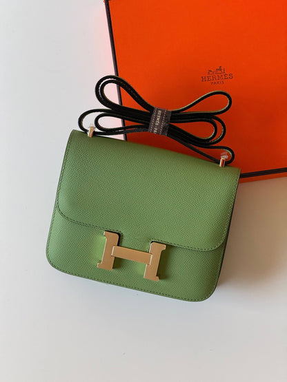 Hermes 

constance 19cm 💕

Master quality😍
with box❤️
340 dhs🇦🇪🇦🇪

Zain52
♥️♥️♥️