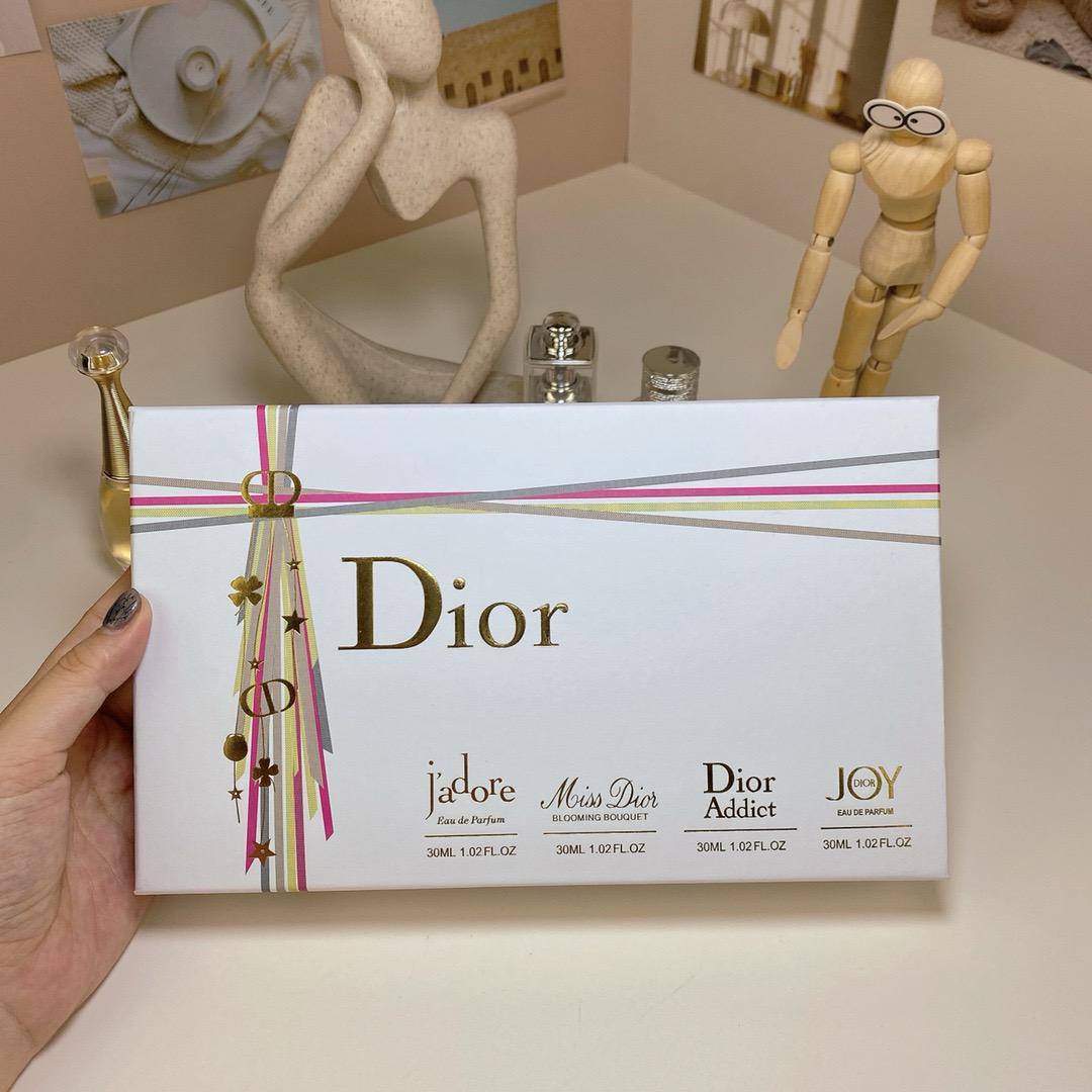 Dior Set
30 ml each 
70 dhs💓
good quality set

Zain17
♥️♥️♥️
