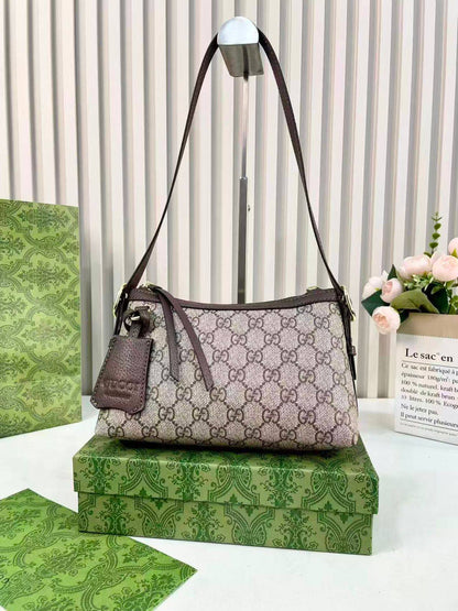 Gucci
95 dhs❣️

With Box
🎁🎁🎁

Zain50
♥️♥️♥️