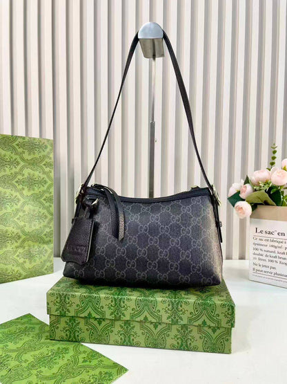 Gucci
95 dhs❣️

With Box
🎁🎁🎁

Zain50
♥️♥️♥️