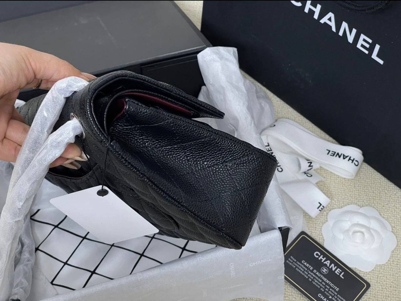 CHANEL 
COPY ONE 
WITH DOUBLE BOX 
260 dhs✅
leather 

Zain295
♥️♥️♥️
