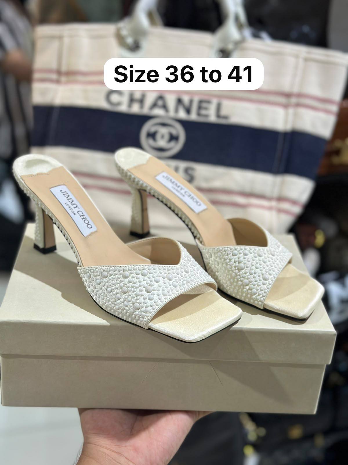 Jimmy  choo

100 dhs🇦🇪🇦🇪

Zain103
♥️♥️♥️