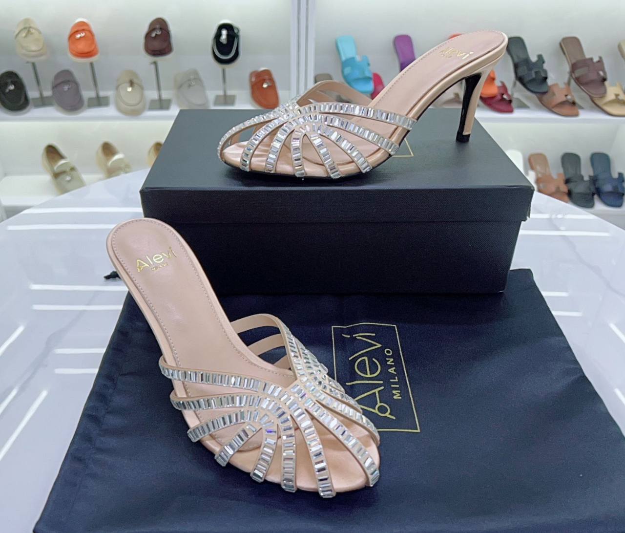 High Quality
280 dhs✅
Size 36-41

Zain207
♥️♥️♥️
