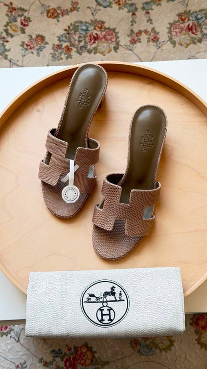 Hermes
LIZARD🦎
Master quality 
Size: 36 to 41
450 dhs✅

Zain318
♥️♥️♥️